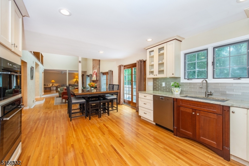 Round Hill Manor - Residential