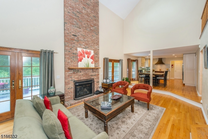 Round Hill Manor - Residential