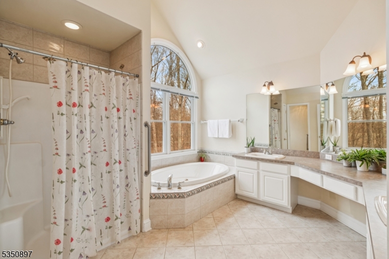 Franklin Twp., New Jersey 08825, United States, 3 Bedrooms Bedrooms, ,3 BathroomsBathrooms,Residential,Pending,110151