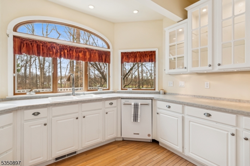 Franklin Twp., New Jersey 08825, United States, 3 Bedrooms Bedrooms, ,3 BathroomsBathrooms,Residential,Pending,110151