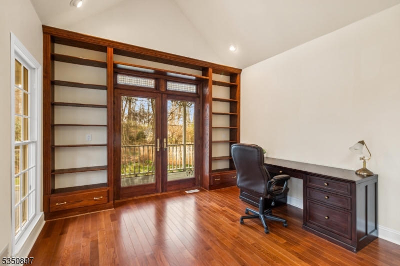 Franklin Twp., New Jersey 08825, United States, 3 Bedrooms Bedrooms, ,3 BathroomsBathrooms,Residential,Pending,110151