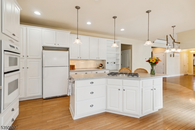 Franklin Twp., New Jersey 08825, United States, 3 Bedrooms Bedrooms, ,3 BathroomsBathrooms,Residential,Pending,110151