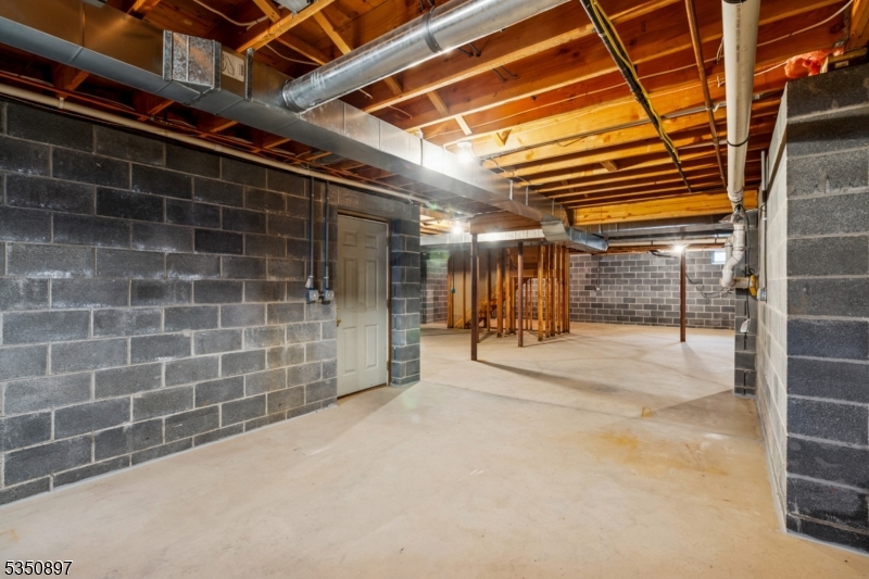 Franklin Twp., New Jersey 08825, United States, 3 Bedrooms Bedrooms, ,3 BathroomsBathrooms,Residential,Pending,110151