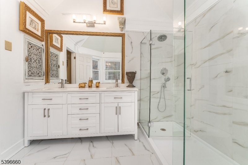 ROUND VALLEY - Residential