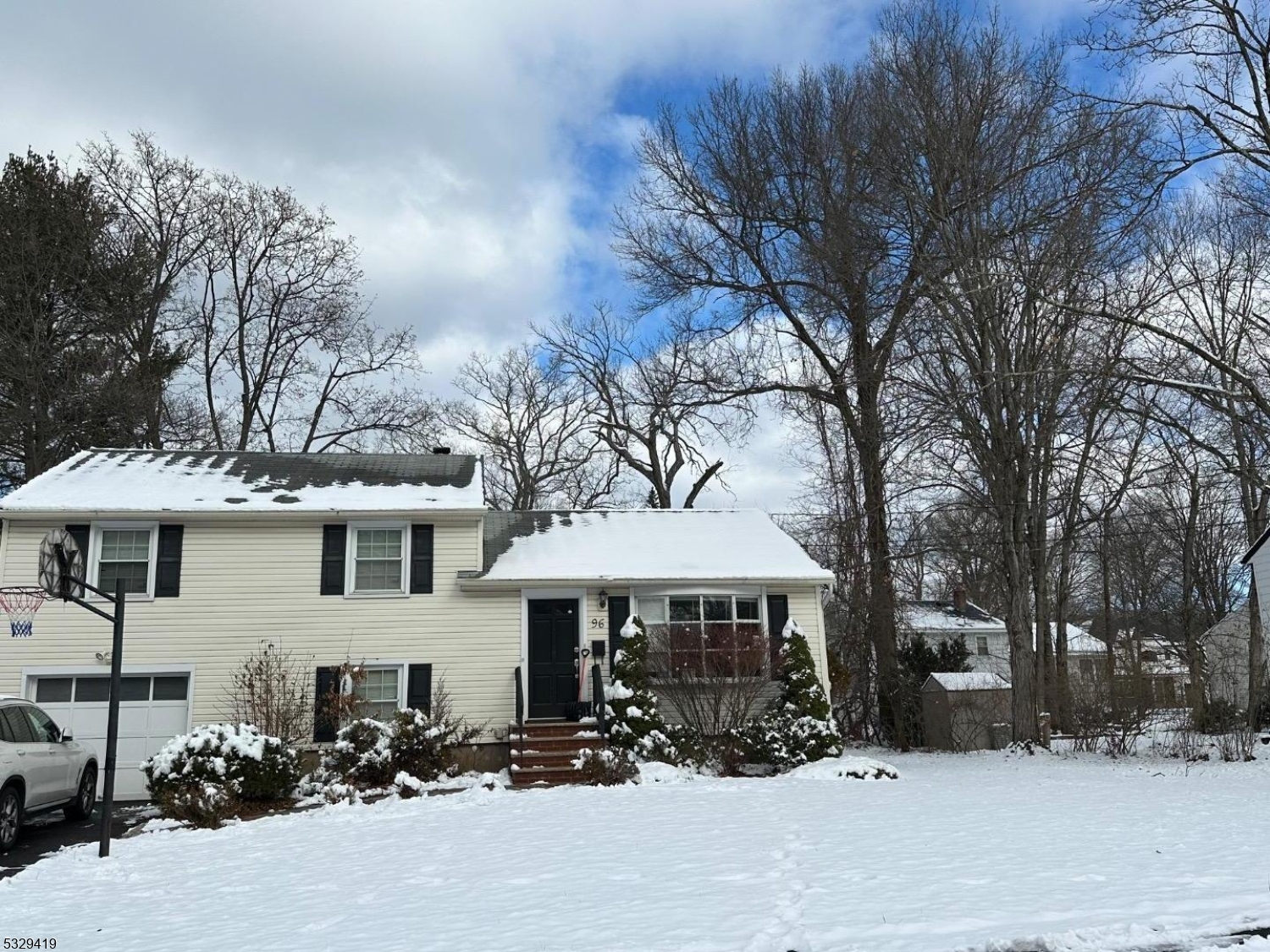 FRESHLY PAINTED & BEAUTIFULLY RENOVATED SPLIT LEVEL w/Neutral Decor, Stunning Kitchen,SS Appliances,(New Dishwasher On Order) Skylight,Open to Formal DR,Formal LR w/Bay Window,2 Gorgeous Marble Baths,Wood Floors,Recessed Lighting, A/C, Lovely Family Room, Deck, Close to NYC Bus, Shopping, Schools, Houses of Worship. Pet Restrictions.  A Pleasure to Show!