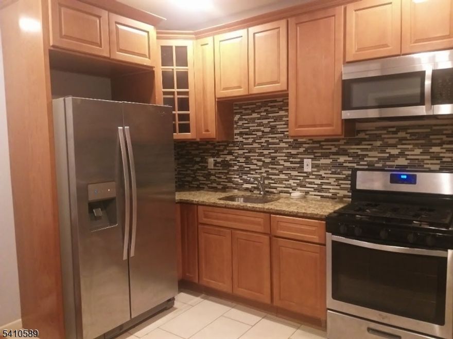 Well-located 2-bedroom, 1-bathroom 2nd floor apartment available for rent in Elizabeth, directly across from Miller Playfield. Ideal location with easy access to parks, transportation, and local conveniences.