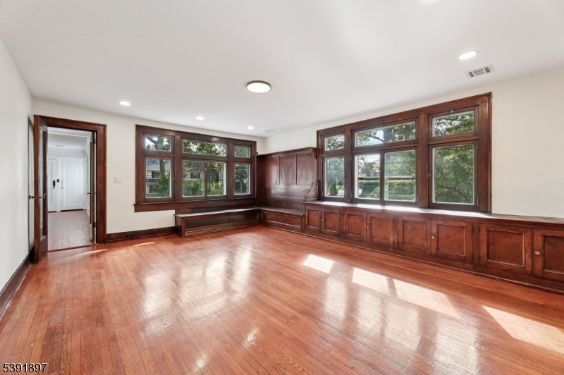 EASTSIDE MANOR SECTION - Residential