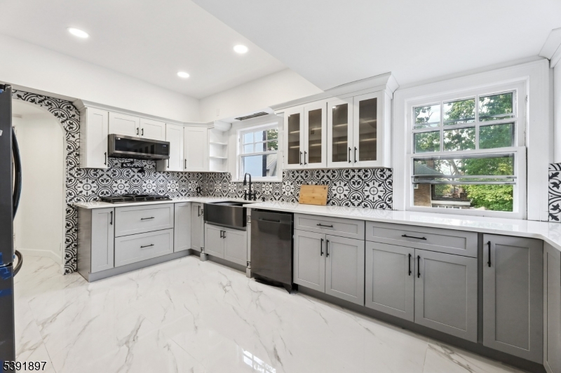 EASTSIDE MANOR SECTION - Residential