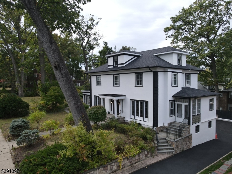 EASTSIDE MANOR SECTION - Residential