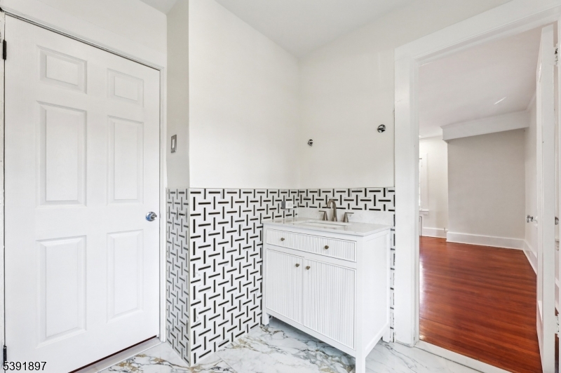 EASTSIDE MANOR SECTION - Residential