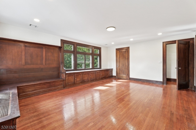 EASTSIDE MANOR SECTION - Residential