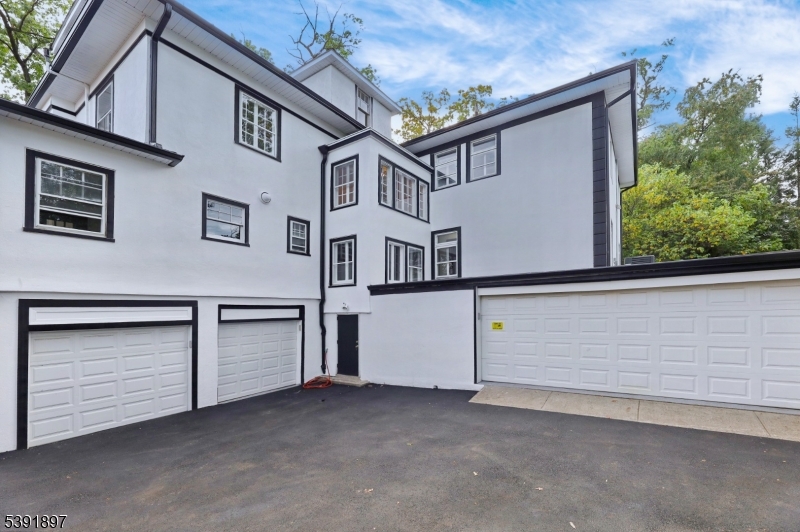 EASTSIDE MANOR SECTION - Residential