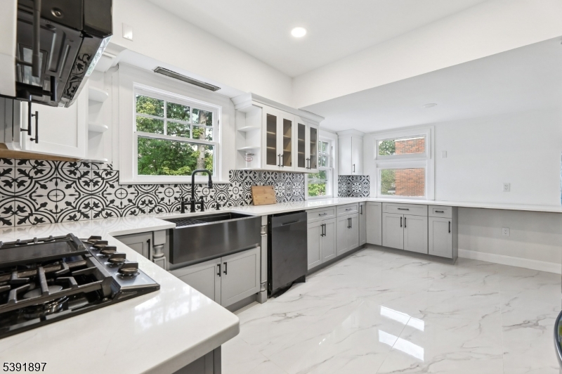 EASTSIDE MANOR SECTION - Residential