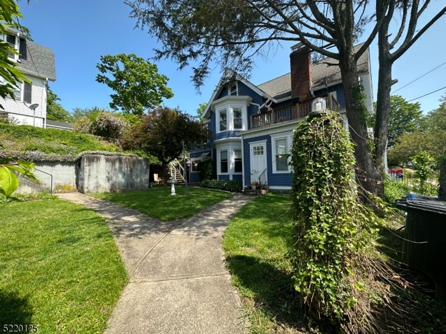 Charming apartment, steps off historic Main Street. This sunny unit is adorned with old world inlaid floors, two bedrooms, and a large living room. Private side yard and deck with excellent views all year round.