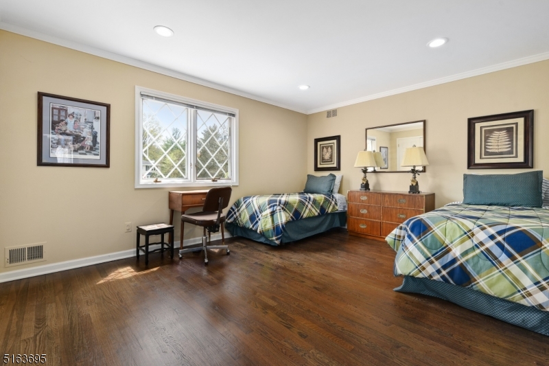 CHESTNUT HILL - Residential