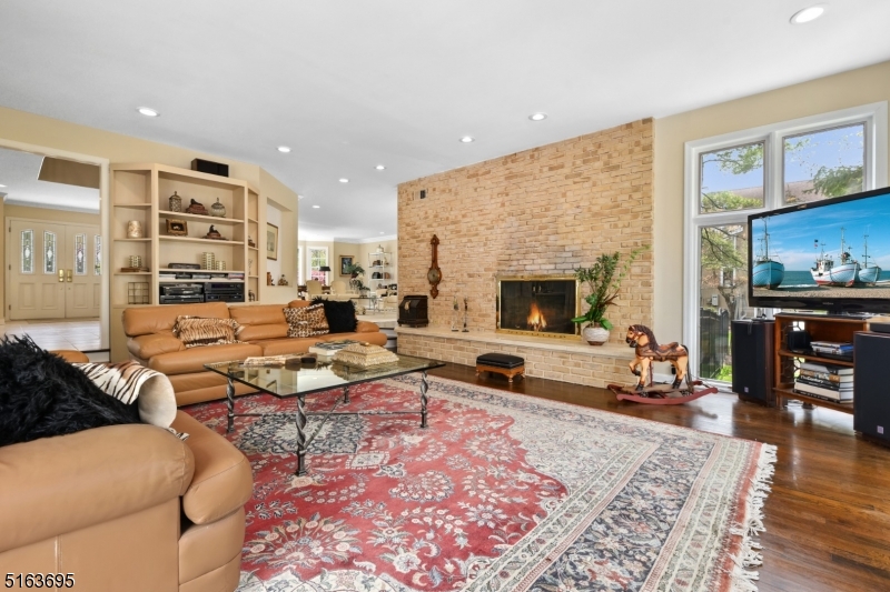 CHESTNUT HILL - Residential