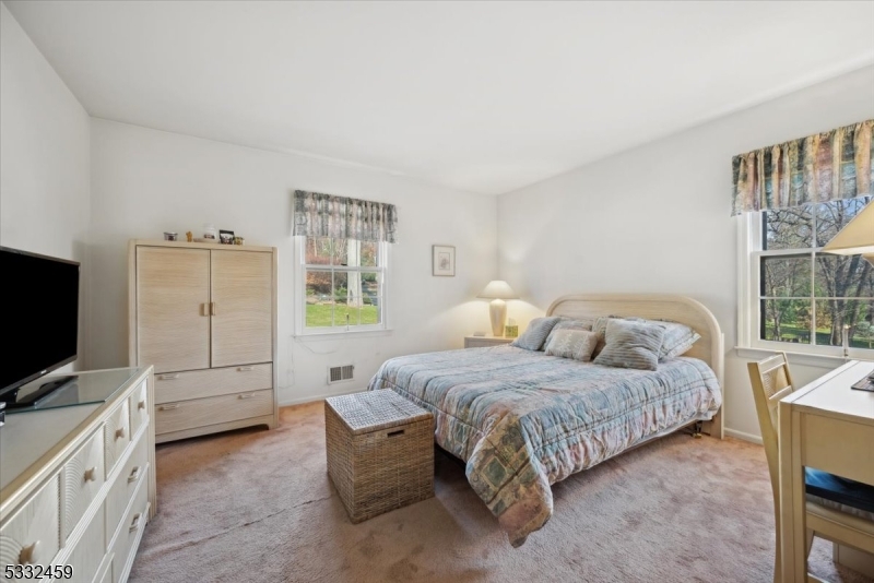 Green Brook Twp., New Jersey 08812, United States, 3 Bedrooms Bedrooms, ,2 BathroomsBathrooms,Residential,Pending,19499