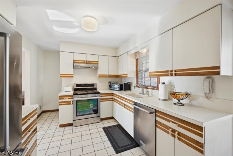 Green Brook Twp., New Jersey 08812, United States, 3 Bedrooms Bedrooms, ,2 BathroomsBathrooms,Residential,Pending,19499