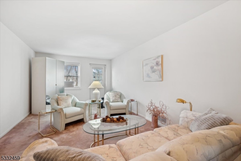 Green Brook Twp., New Jersey 08812, United States, 3 Bedrooms Bedrooms, ,2 BathroomsBathrooms,Residential,Pending,19499