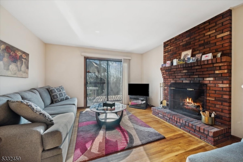 Green Brook Twp., New Jersey 08812, United States, 3 Bedrooms Bedrooms, ,2 BathroomsBathrooms,Residential,Pending,19499