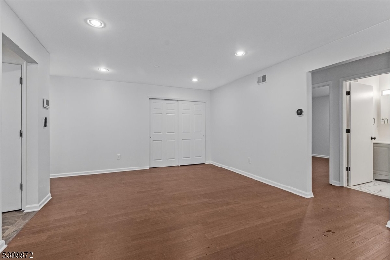 Season Glen - Residential Lease