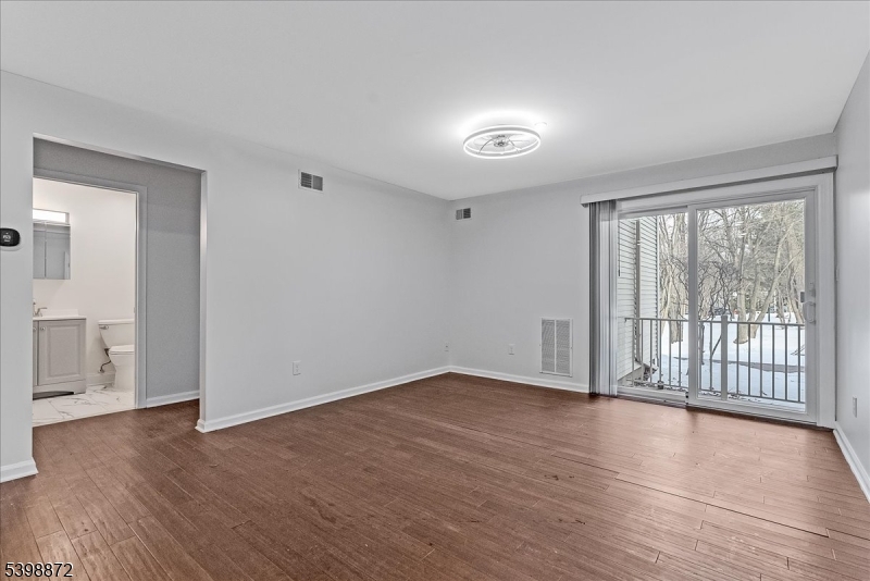 Season Glen - Residential Lease