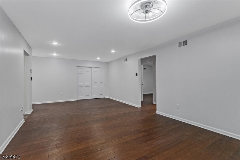 Season Glen - Residential Lease