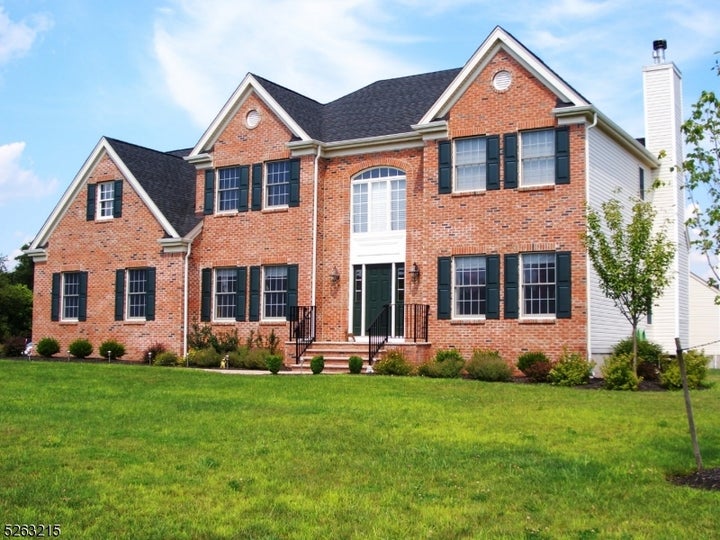 Photo 1 of 29 — 16 Gumble Ct, Hillsborough Twp., NJ 08844