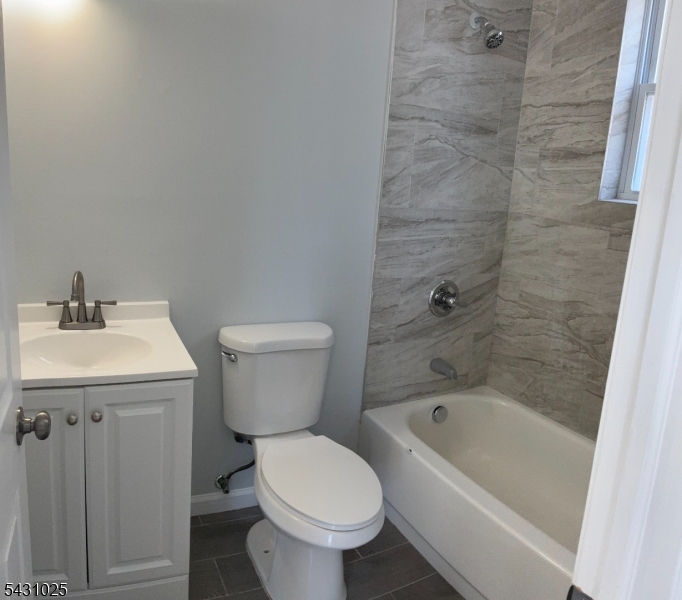 28 Niles St - Photo 3