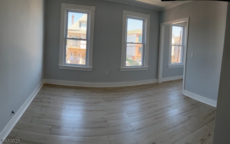 28 Niles St - Photo 4