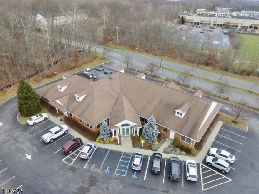 PURCHASE TO OCCUPY OF LEASEBACK WITH CURRENT TENANT. COMMERCIAL BUILDING IN PREMIERE CONDITION WITH NEARLY 10,000 SQUARE FEET WITH PARKING FOR OVER 50+CARS. A MUST SEE!