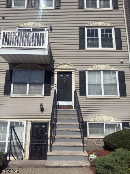 Photo 1 of 47 — 22 Seton Hall Dr, Newark City, NJ 07103