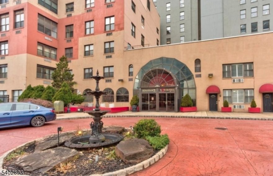 Downtown Newark - 2 bedroom 1 bath condo; high ceilings, with stainless steel appliances and washer & dryer in unit. Hardwood floors in living room. Lobby entrance with 24/7 concierge and security. Fitness center on-site. Easy commute to NYC. Conveniently located 2 blocks from Newark Penn and PATH stations. Prudential Center, NJPAC, Rutgers, Seton Hall Law,NJIT plus shopping, dining and more are nearby.