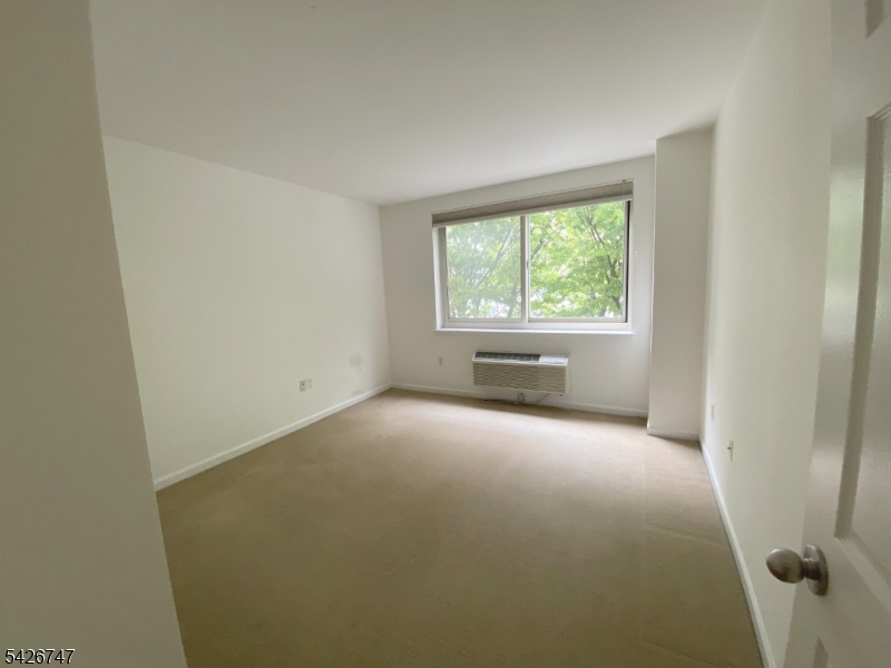 Mandalay on the Hudson - Residential Lease