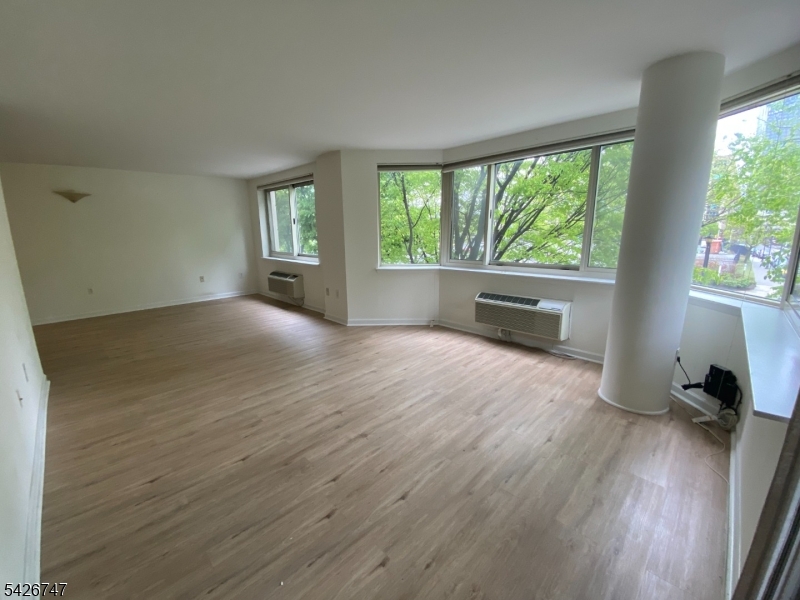 Mandalay on the Hudson - Residential Lease