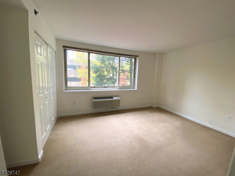 Mandalay on the Hudson - Residential Lease