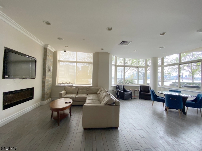 Mandalay on the Hudson - Residential Lease
