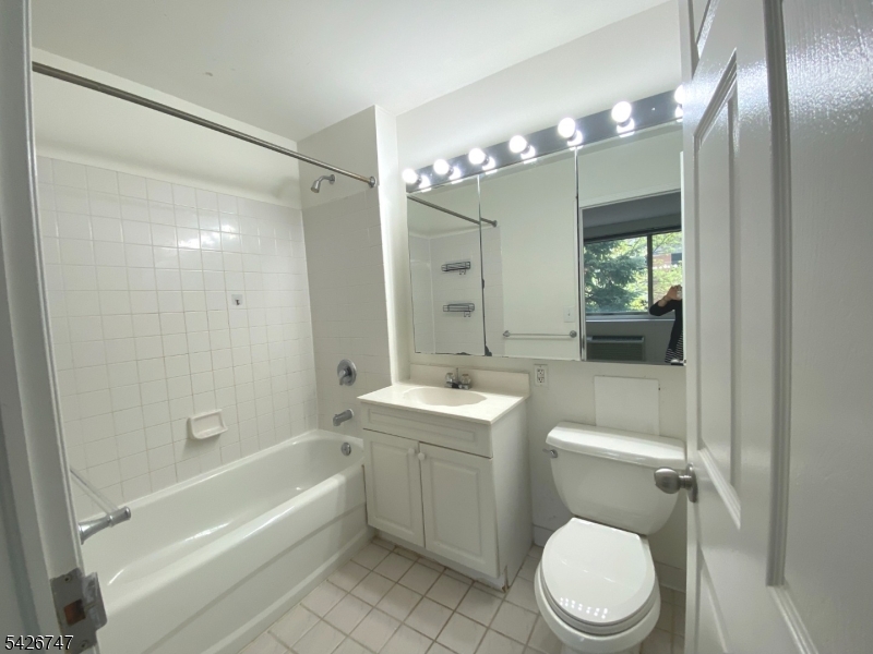 Mandalay on the Hudson - Residential Lease