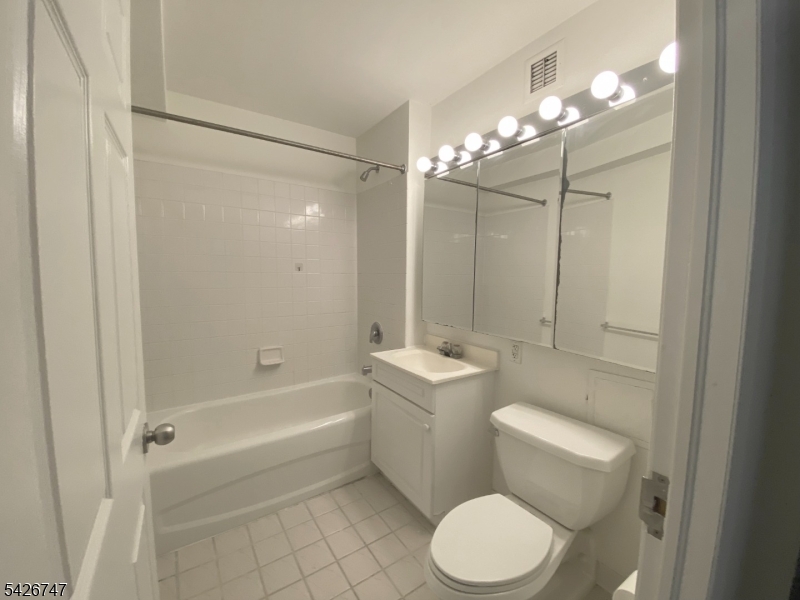 Mandalay on the Hudson - Residential Lease