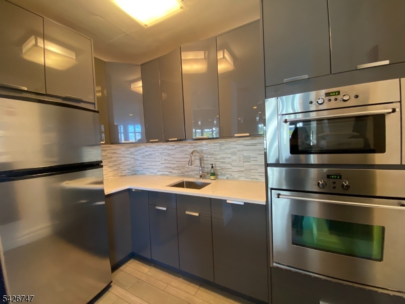 Mandalay on the Hudson - Residential Lease