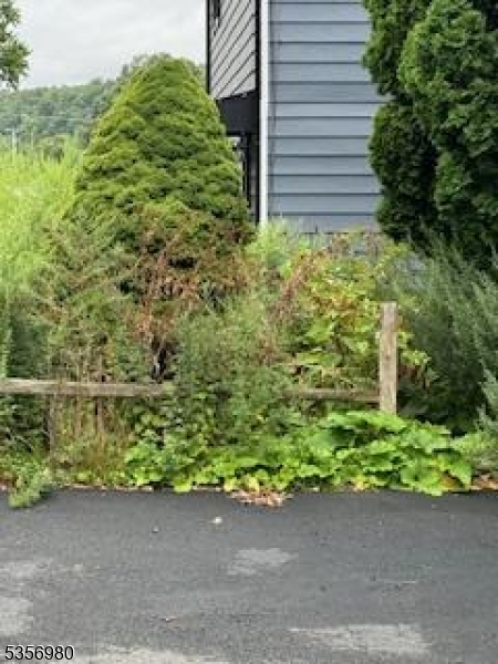 141 Lake Dr