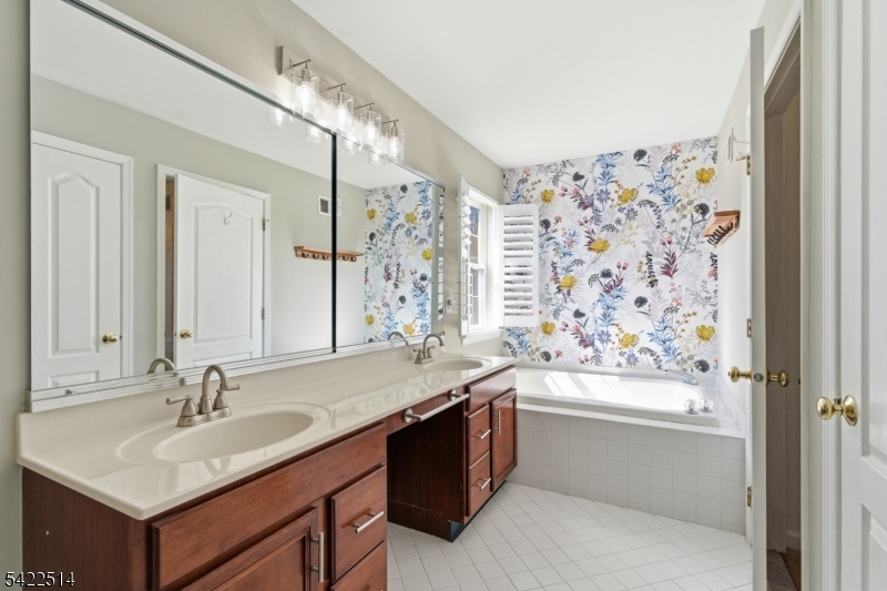 Greenwich Chase - Residential