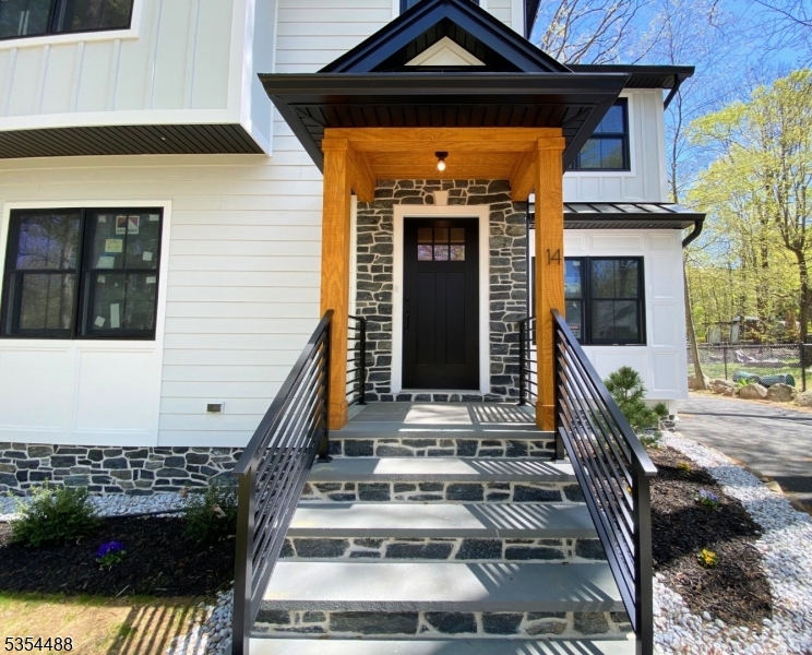 14 CABOT LN