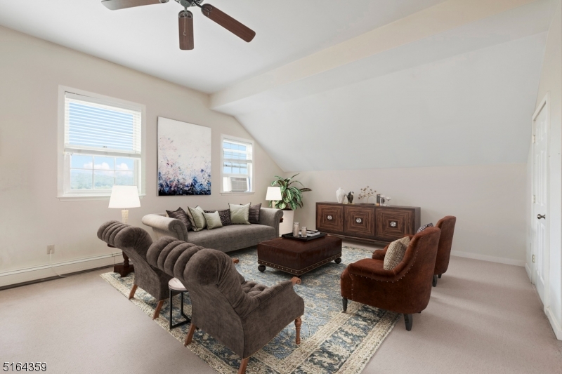 16 HANDS FARM - Residential