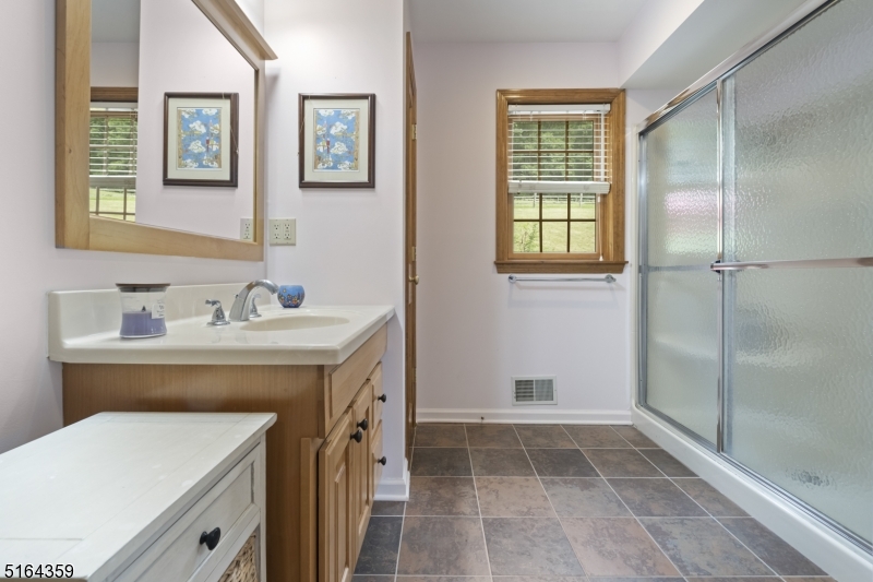 16 HANDS FARM - Residential