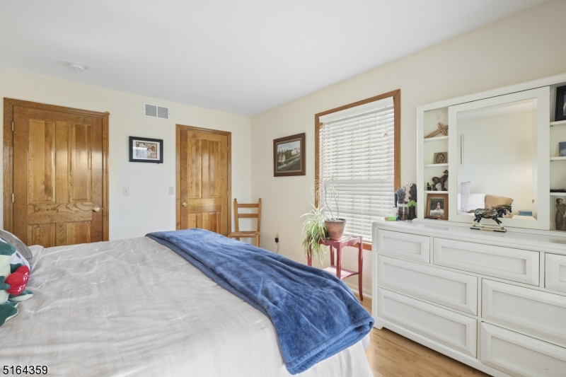 16 HANDS FARM - Residential