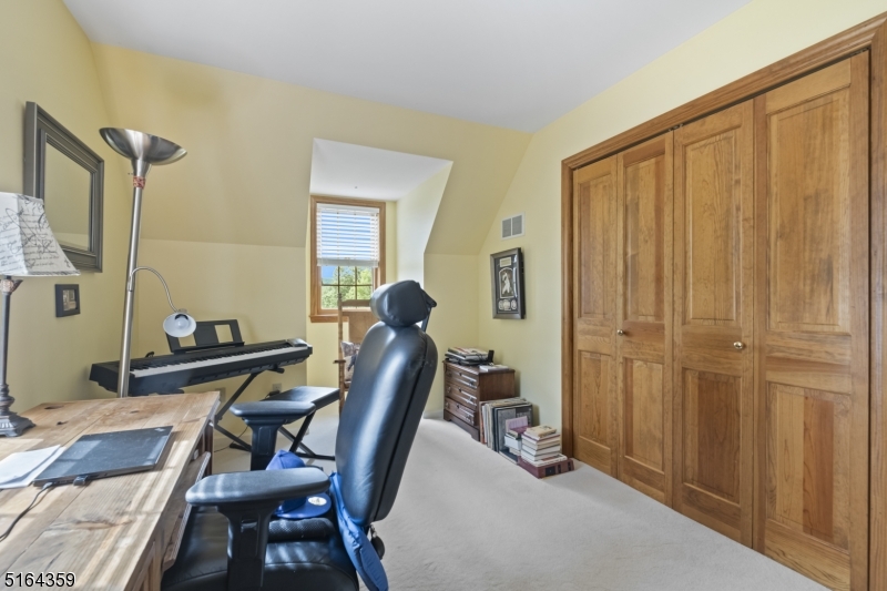 16 HANDS FARM - Residential