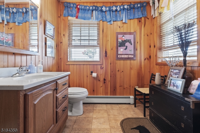 16 HANDS FARM - Residential