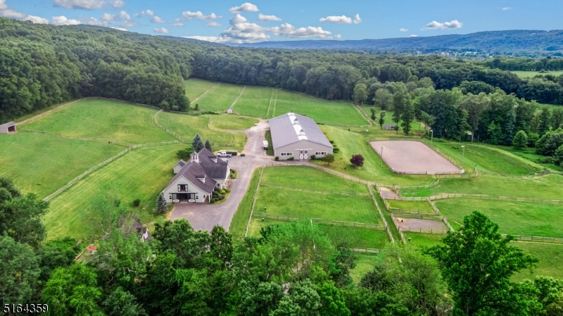 16 HANDS FARM - Residential