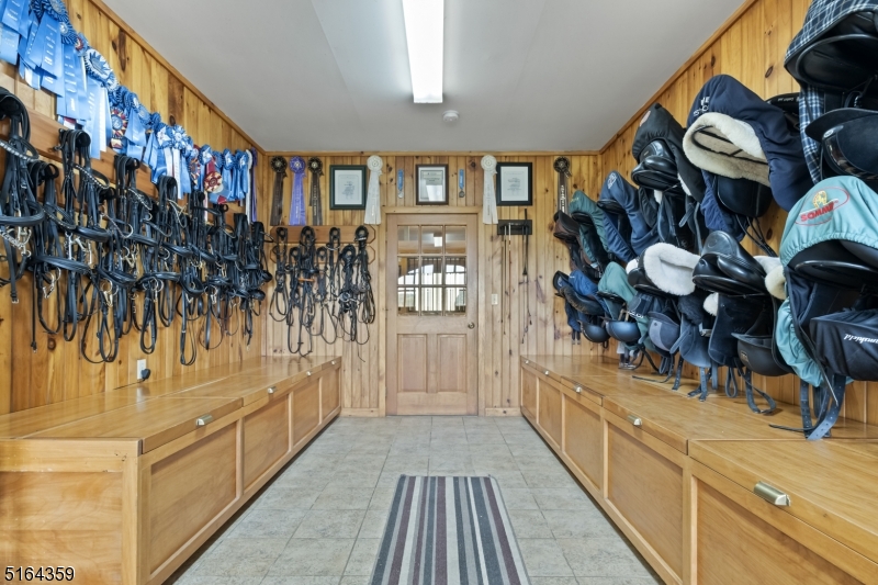 16 HANDS FARM - Residential